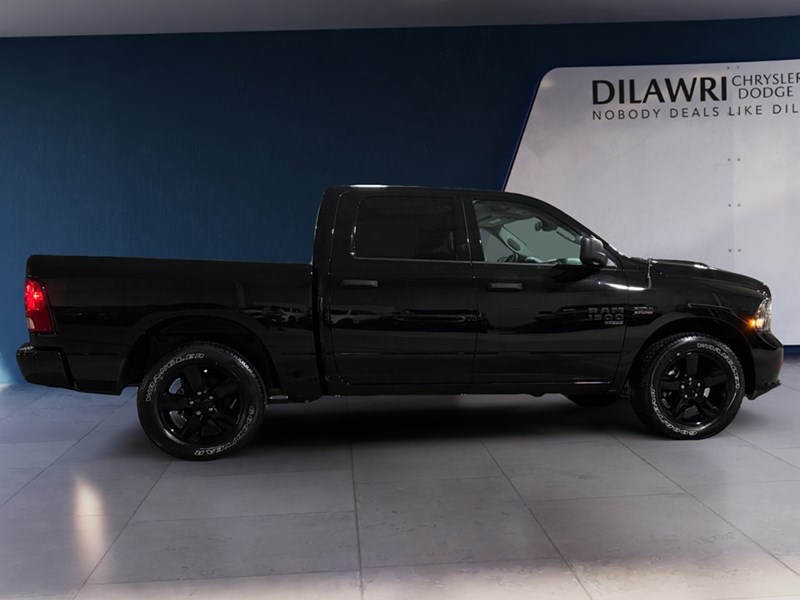 2022 RAM 1500 Classic Tradesman 4x4 Crew Cab 5'7" Box