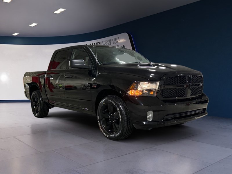 2022 RAM 1500 Classic Tradesman 4x4 Crew Cab 5'7" Box