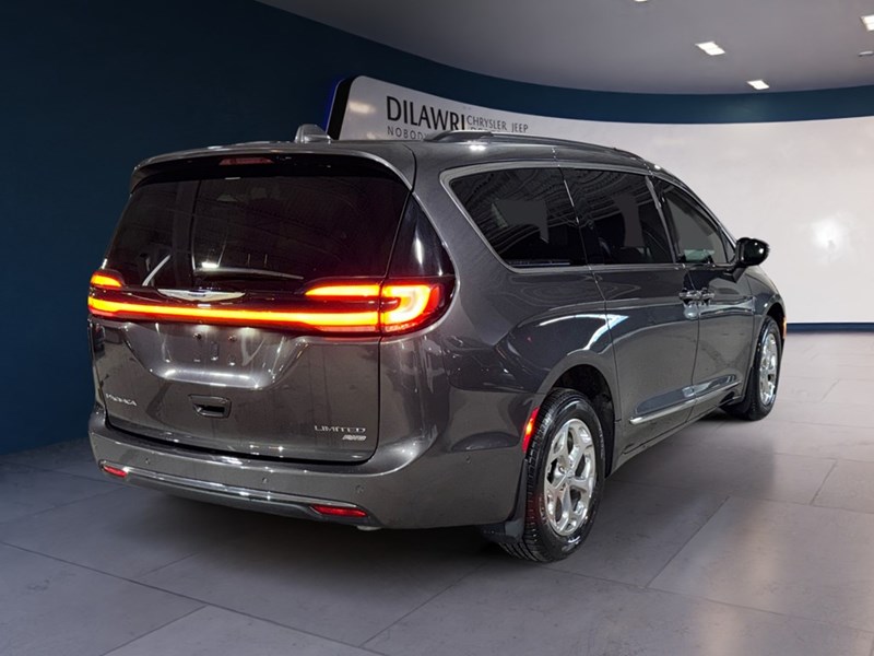 2022 Chrysler Pacifica Limited AWD