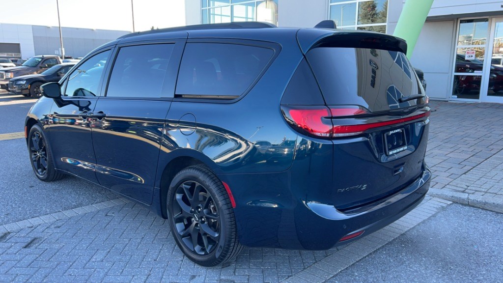 2023 Chrysler Pacifica Limited FWD