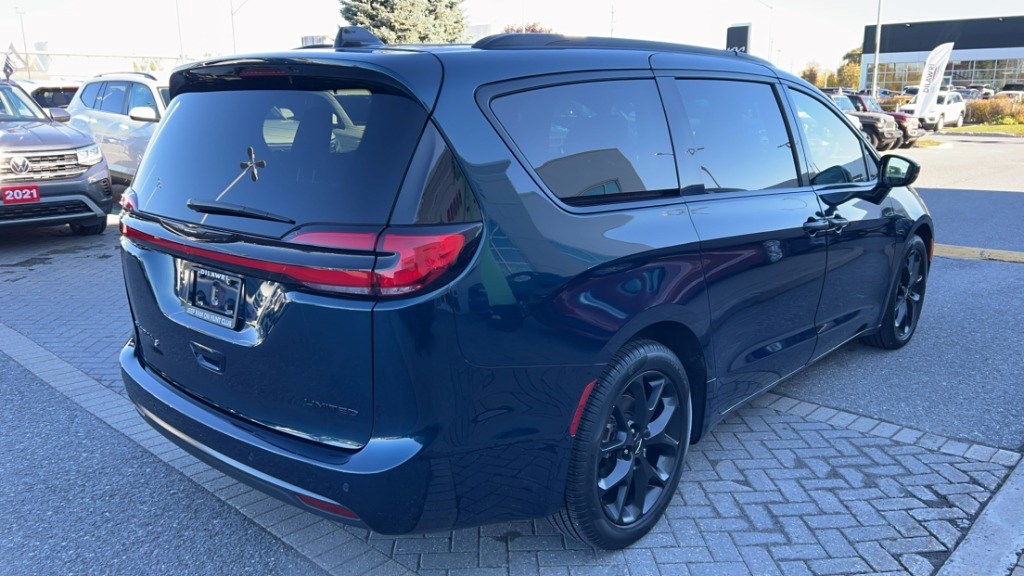 2023 Chrysler Pacifica Limited FWD