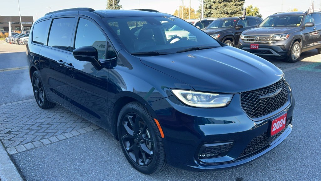 2023 Chrysler Pacifica Limited FWD