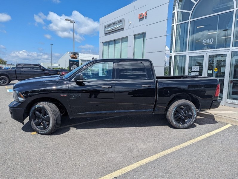 2023 RAM 1500 Classic SLT 4x4 Crew Cab | Night Edition, Cold Weather